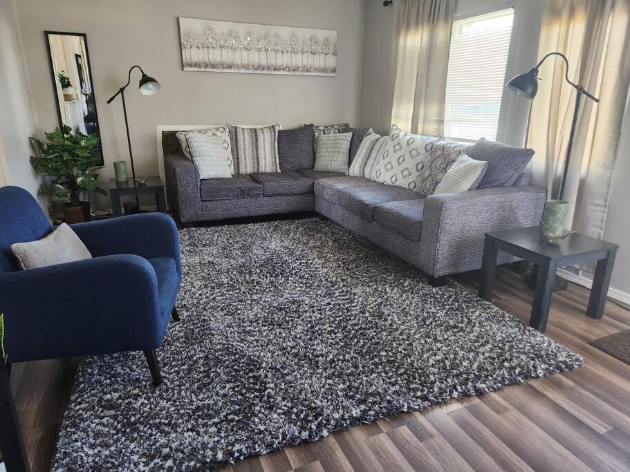 Cheerful 3 Bedroom House. Great Location Колорадо Спрингс Екстериор снимка
