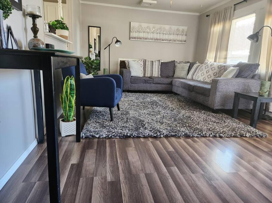 Cheerful 3 Bedroom House. Great Location Колорадо Спрингс Екстериор снимка