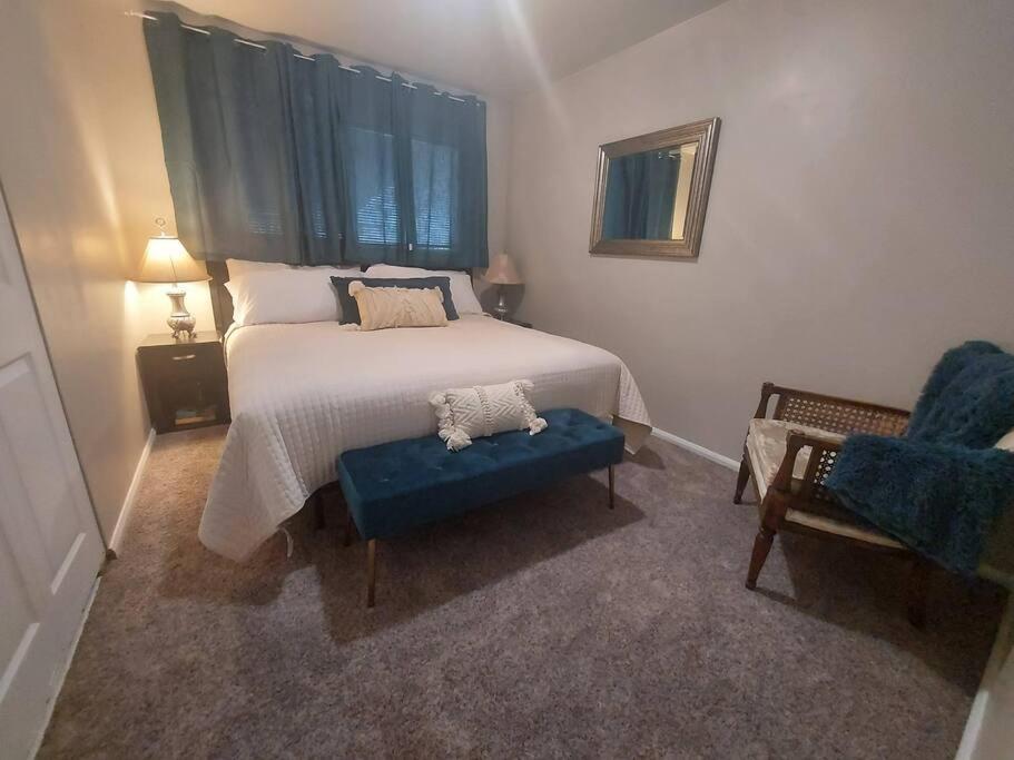 Cheerful 3 Bedroom House. Great Location Колорадо Спрингс Екстериор снимка