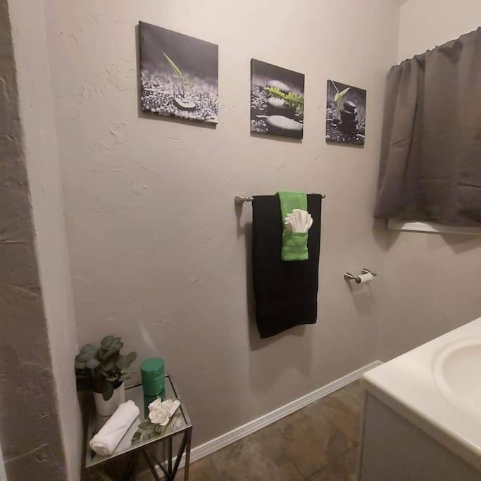 Cheerful 3 Bedroom House. Great Location Колорадо Спрингс Екстериор снимка